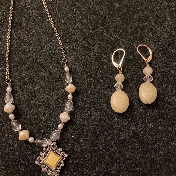 Vintage necklace and earrings set - Picture 7 of 13